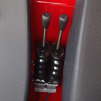 Bowdenové ovládání mechanismu v kabině