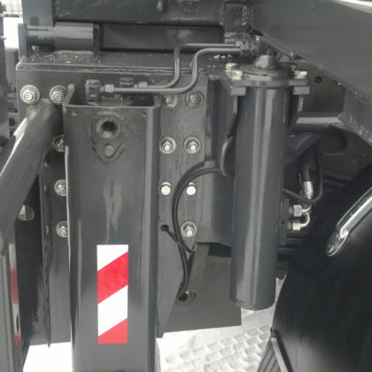 Hydraulic hoist unit - transport position