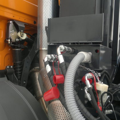 Centrální panel propojení hydraulického, pneumatického a elektrického okruhu